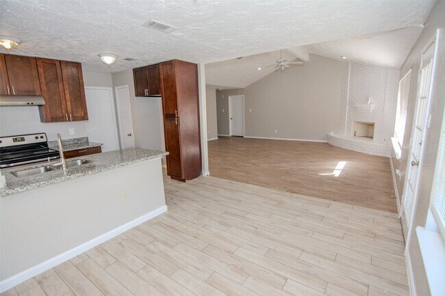 Building Photo - 20031 Woodhall Ln