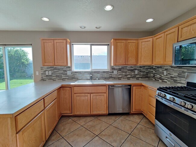 Building Photo - 3915 Hayden Ln