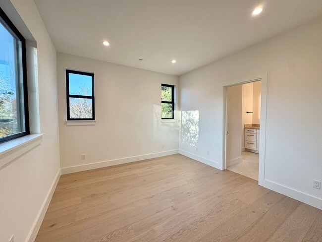 Building Photo - 2023 Built Custom Napa 3 Bedrooms, 3 1/2 B...