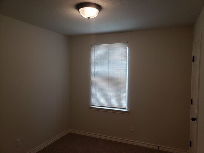 Building Photo - Town home for rent