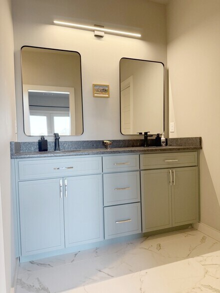 DOUBLE VANITY - 108 Textile Ct
