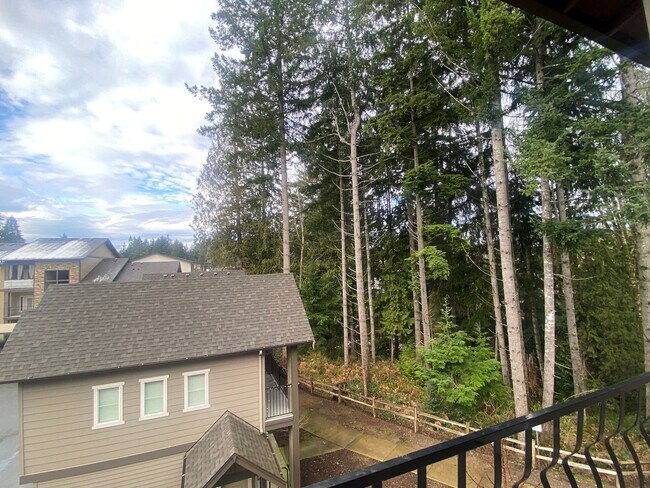 Building Photo - Amazing 1 bedroom with upscale interiors T...