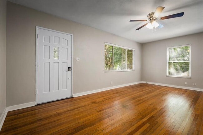 Building Photo - 321 Thornhill Cir