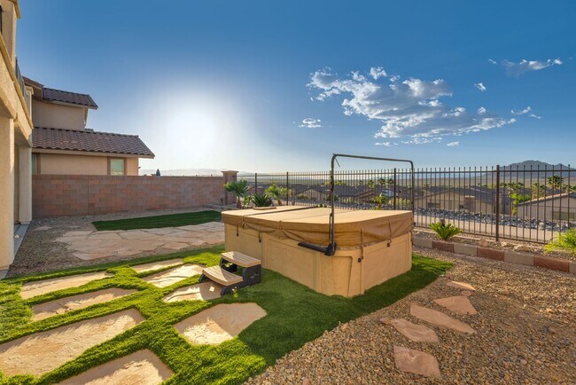 Building Photo - Welcome to your dream home located in the prestigious guard-gated community of Tuscany in Henderson!