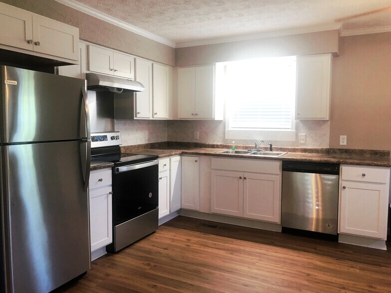 Kitchen - 1808 Mikonda Dr