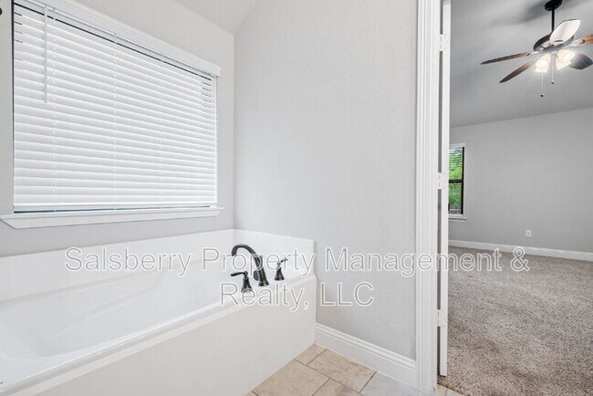 Building Photo - 1636 Town Creek Cir