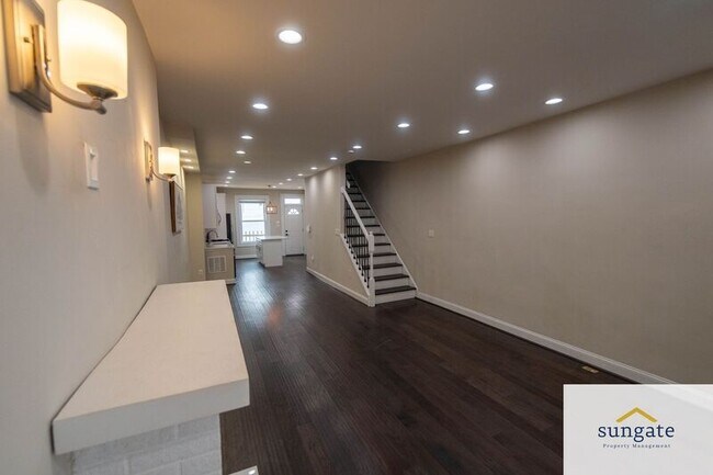 Building Photo - 442 N Linwood Ave