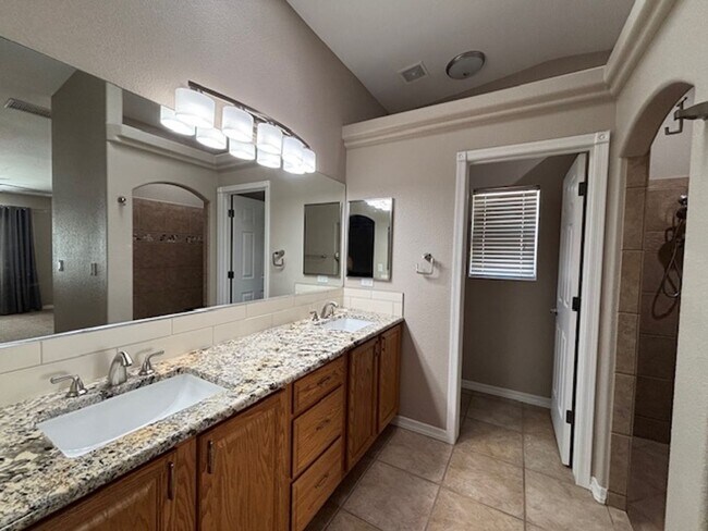 Building Photo - 3 Bedroom - 2 Bath Home
