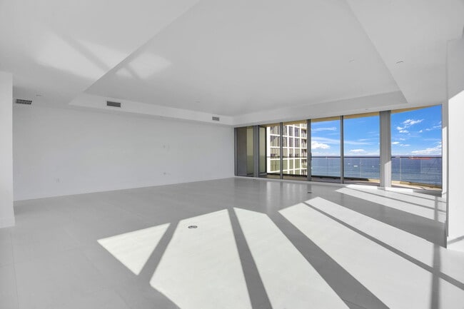 Building Photo - 153 N Seabreeze Blvd