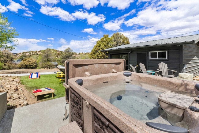 Building Photo - 828 Black Dr