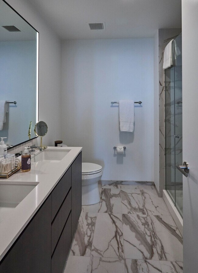 Building Photo - 1006 S Michigan Ave