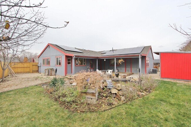 Building Photo - Fantastic Private Oasis in South East Boise!! 6 Month Lease!!