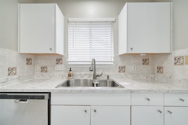 Building Photo - 4439 Morris Dr