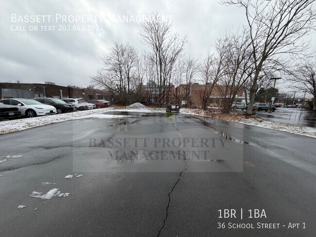 Building Photo - 36 School St