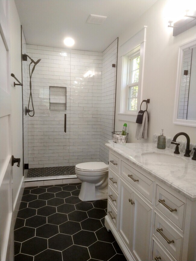 Building Photo - 63 Redwood Ln