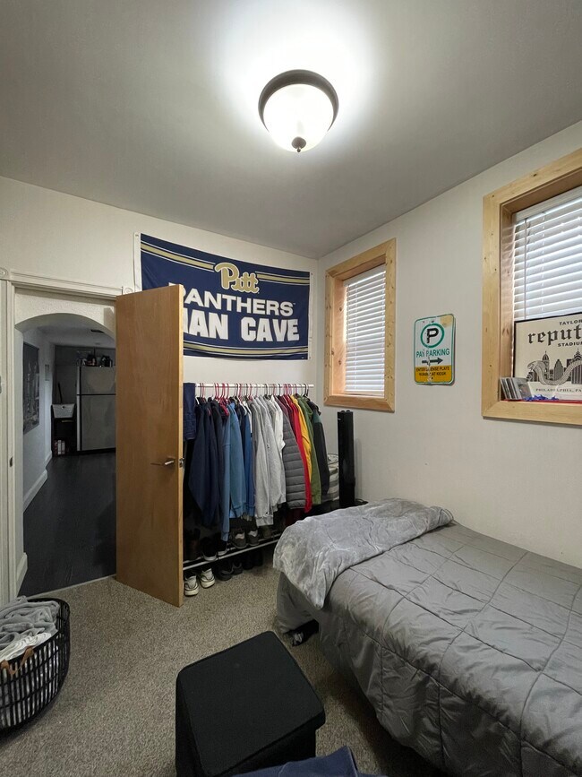 Building Photo - 1318 Sarah St