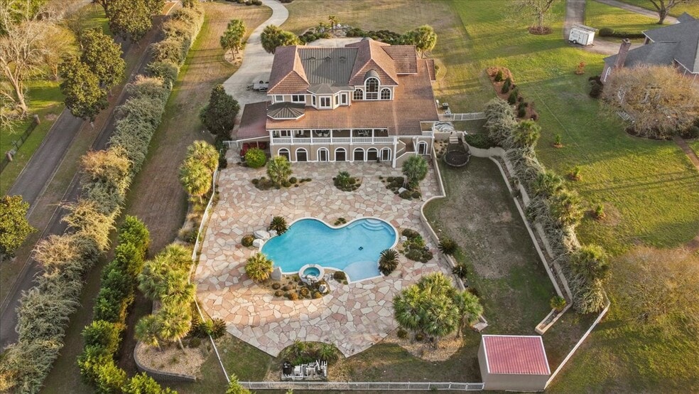 Building Photo - 200 Asphodel Dr