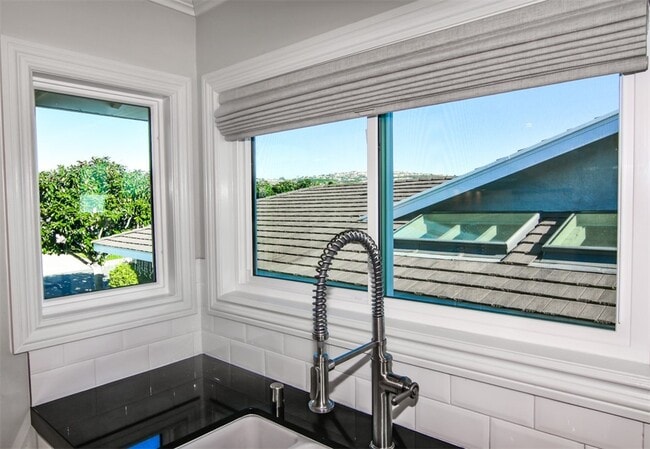 Building Photo - 7 Sandbar Dr