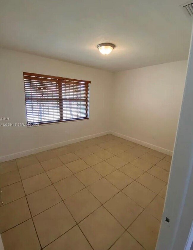 Building Photo - 4933 SW 135th Pl