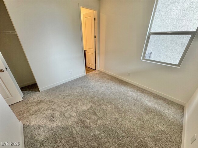 Building Photo - 1548 Little Penguin St