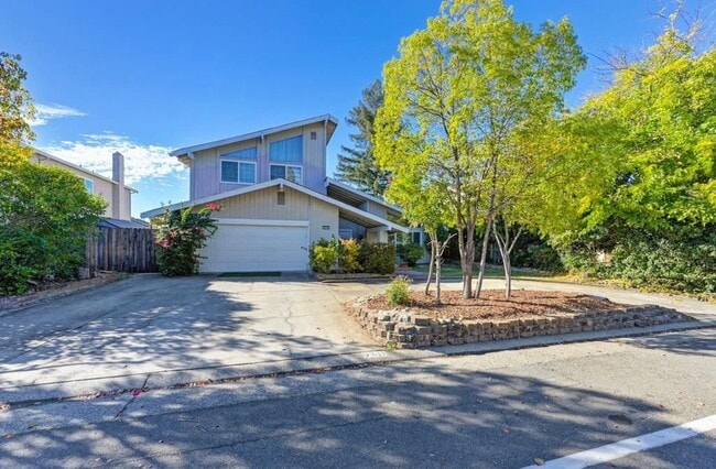 Building Photo - 9348 Blue Oak Dr