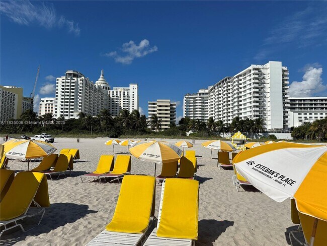 Building Photo - 1621 Collins Ave