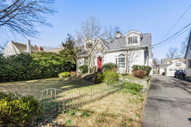 Building Photo - 4415 Bradley Ln