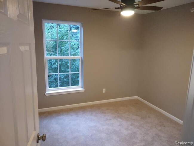 Building Photo - GORGEOUS 2 BED TOWNHOUSE! APRIL MOVE IN SPECIAL!