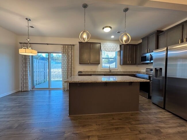 Building Photo - Charming 3-Bed, 2.5-Bath - Energy-Efficient Townhome in Simpsonville.  Discover your dream home i...