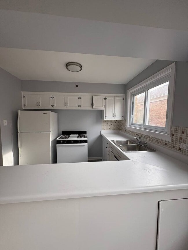 Building Photo - 1322 N Austin Blvd