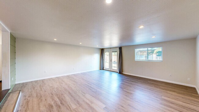 Building Photo - 1720 Ditty Ave