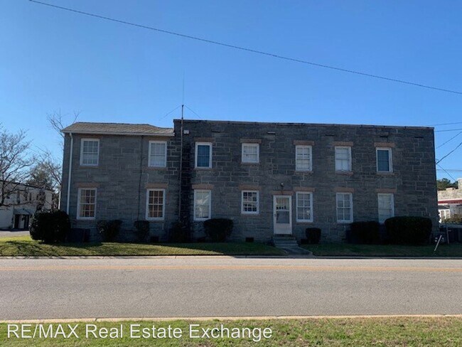 Building Photo - 2201 N Pine St