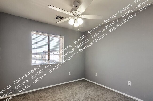 Building Photo - Beautiful 3 Bed/2.5 Bath Two Story Home w/...