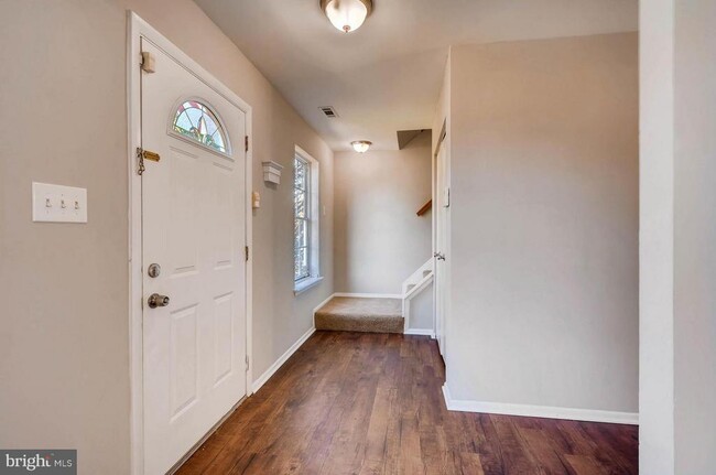 Building Photo - 915 Cambridge Ave