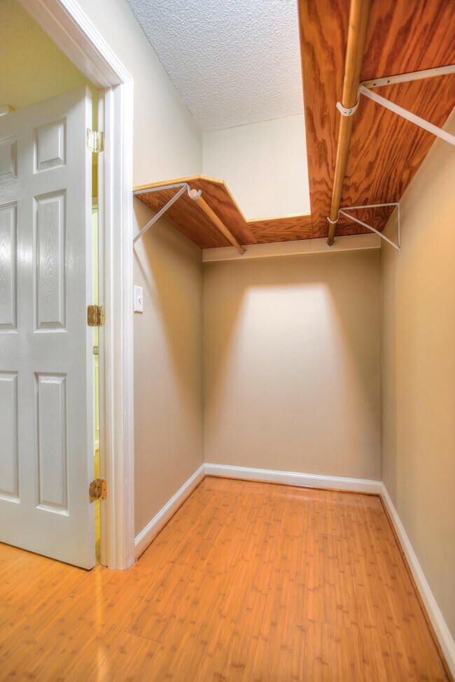 Building Photo - 3165 Foxcroft Cir