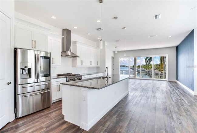 Building Photo - 635 115th Ave