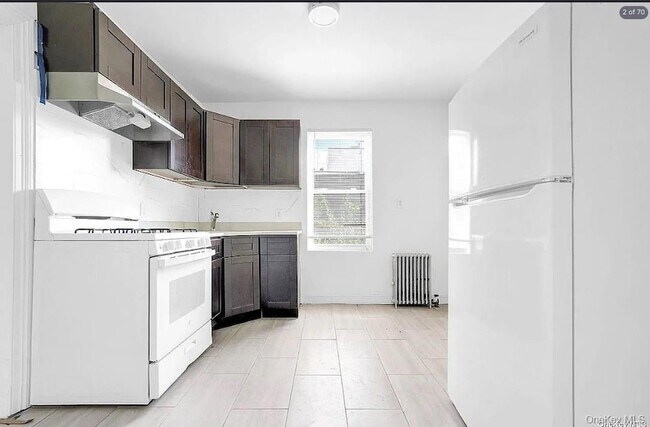 Building Photo - 3-08 26th Avenue Unit 1