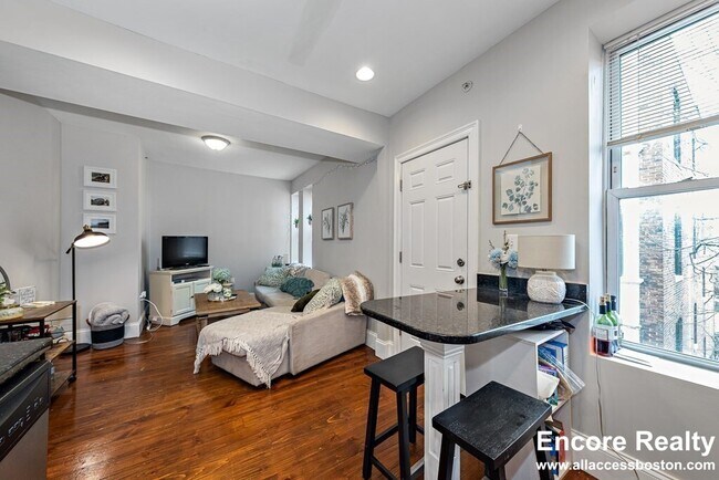 Building Photo - 16 Sewall St