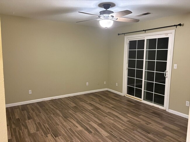 Building Photo - Great 4 bedroom home with pool