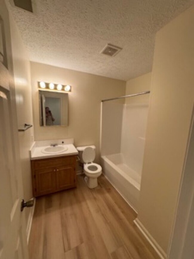 Building Photo - 107 Wexford Pl