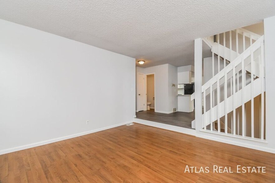 Building Photo - 8560 Ilex Dr