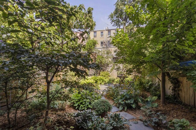 Building Photo - 154 Sussex St