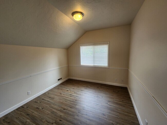 Building Photo - Remodeled 4 bedroom home