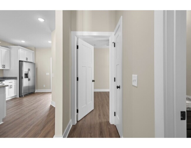 Building Photo - 1003 Oak St