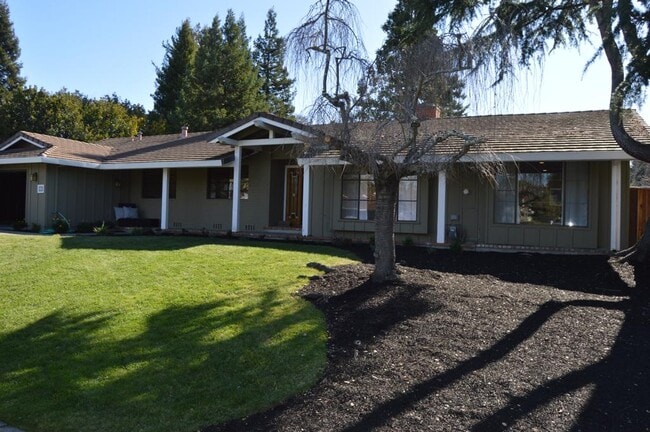 Primary Photo - 119 Whitethorne Dr