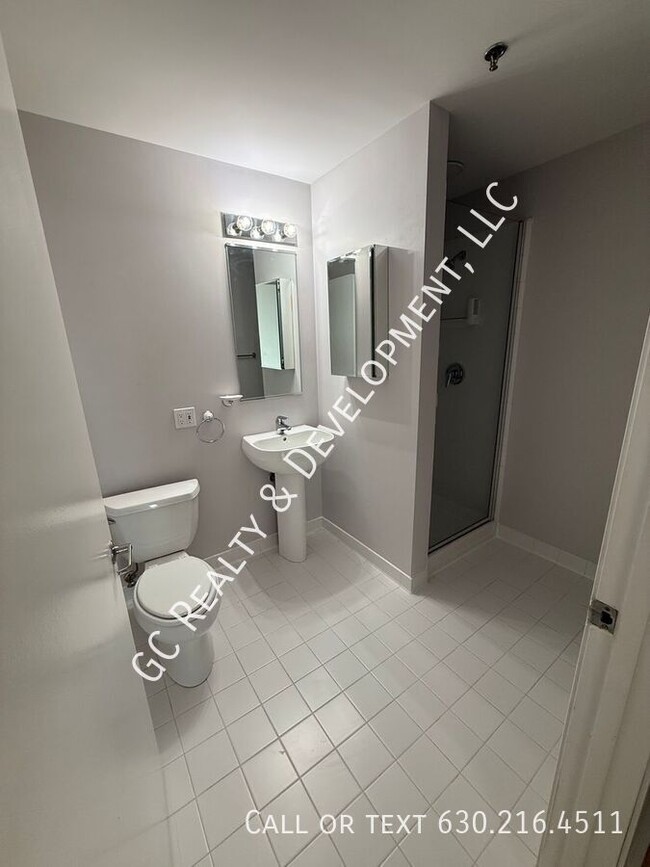 Building Photo - 701 S Wells St