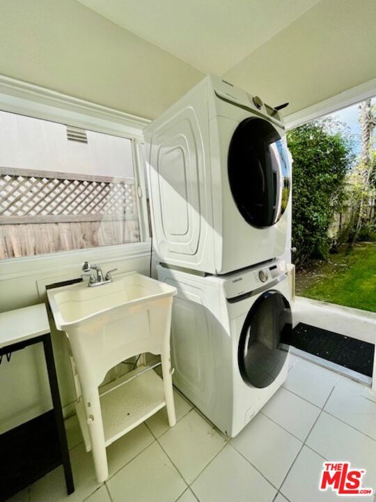 Building Photo - 459 S Holt Ave