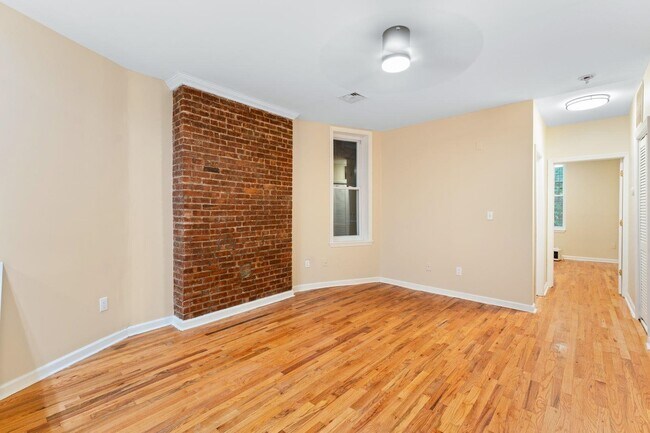 Building Photo - 378 Baldwin Ave