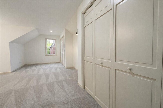 Building Photo - 807 Oak Bridge Ln