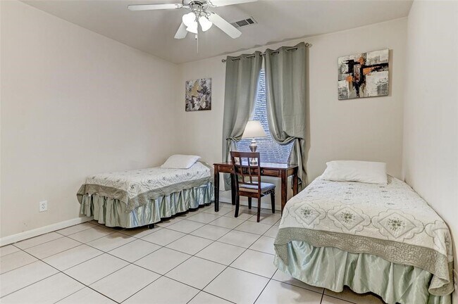 Building Photo - 2088 Laverne St